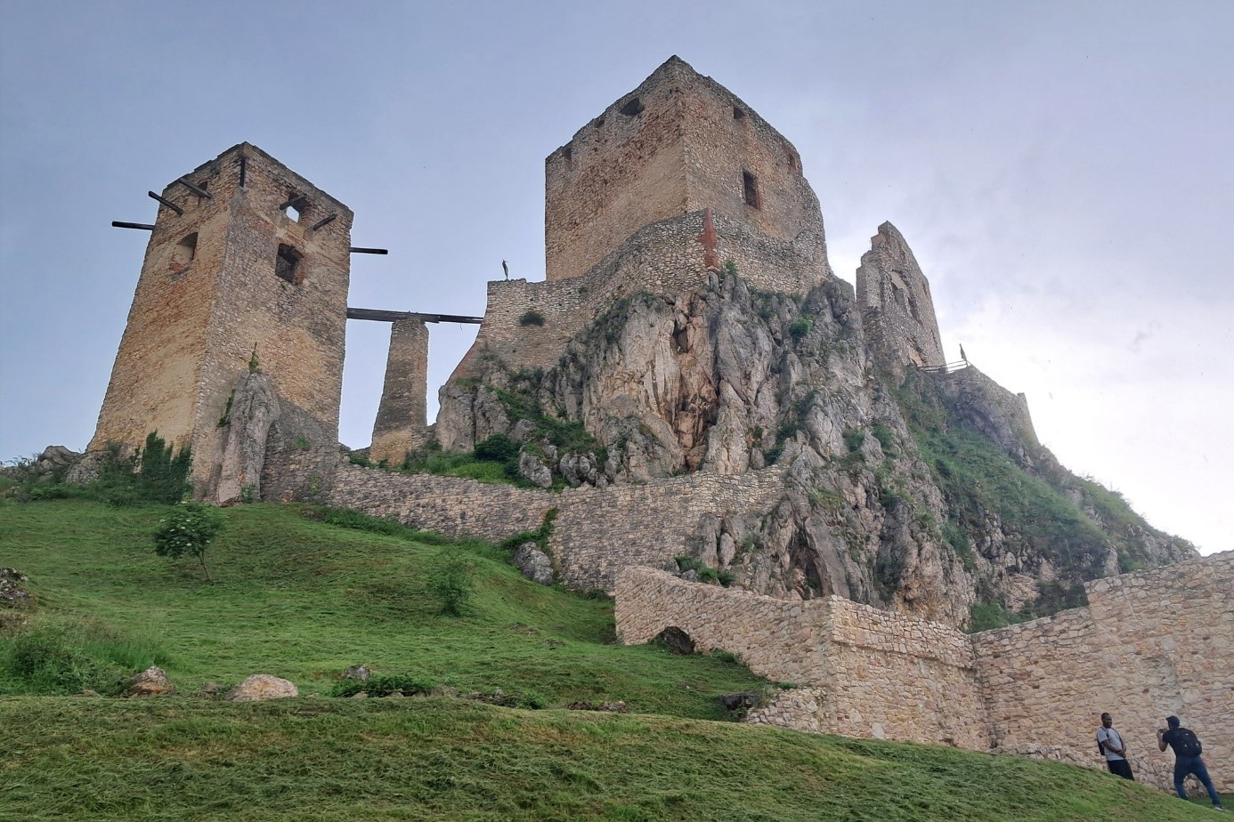 At the end of May, the international students who took part in the Hungarian Club's tour were able to visit the Roman Baths in Bakonynana and the Csesznek Castle.